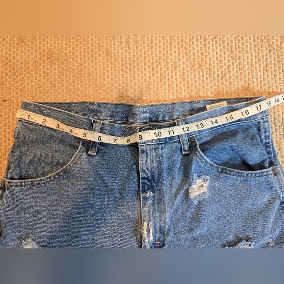 Rustler cutoff jean shorts denim women's size 34 X 32 distressed - Picture 4 of 10